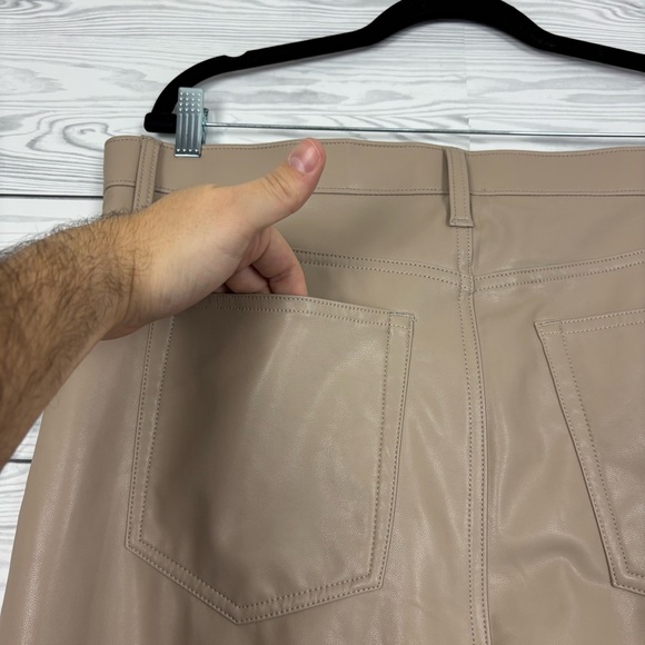 Abercrombie & Fitch The 90’s Straight Ultra High Rise Vegan Leather Pants NWT 16 - Picture 11 of 15